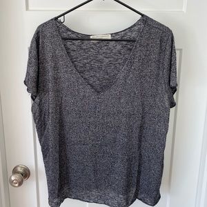 Black and grey tee